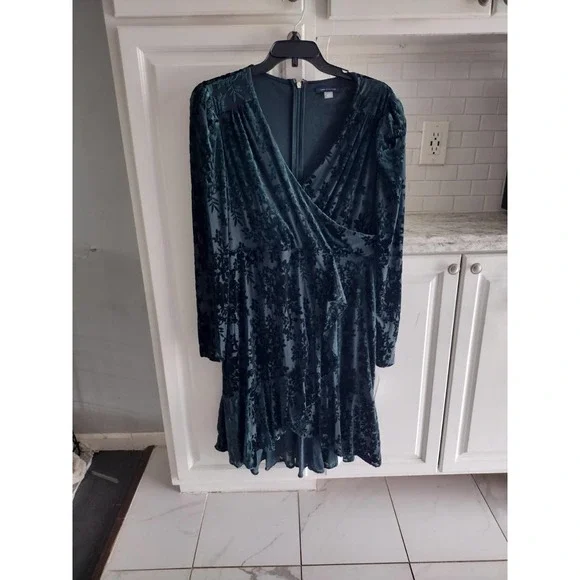 green emerald velvet dress Miss Circle Women Zenaida Emerald Green Cutout High Slit Velvet Gown main image 0